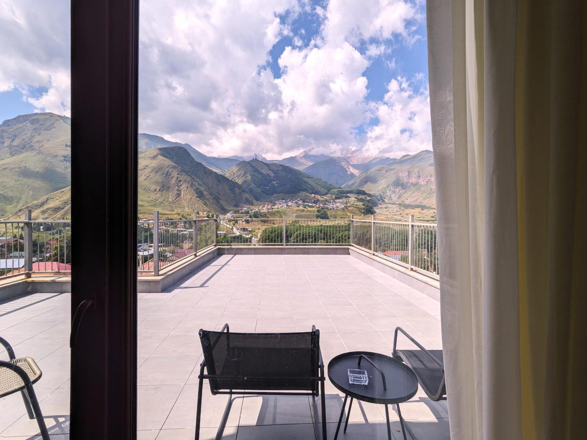 Milky Way Hotell Kazbegi Eksteriør bilde