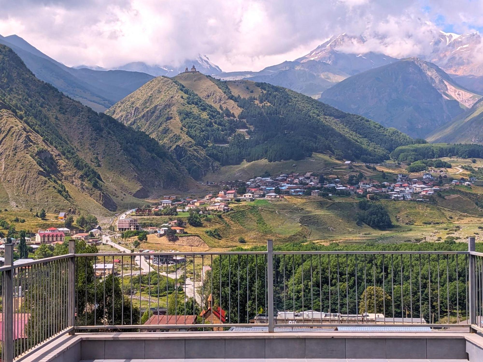Milky Way Hotell Kazbegi Eksteriør bilde